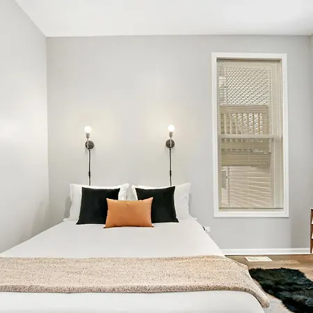 Trendy & Insta-Worthy 2Br Apartment - Kimball Rear